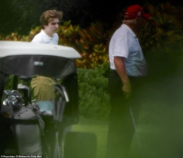 Barron Trump lộ diện sau thời gian dài vắng bóng với ngoại hình đúng chuẩn soái ca-1
