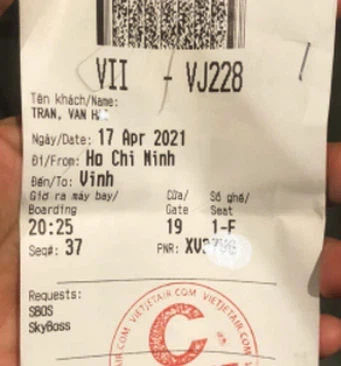 Người đàn ông bật khóc xin đổi chuyến bay sớm vì con gái tôi mất rồi khiến dân mạng xúc động: Gần 20 năm xa quê mưu sinh kiếm tiền nuôi con-1