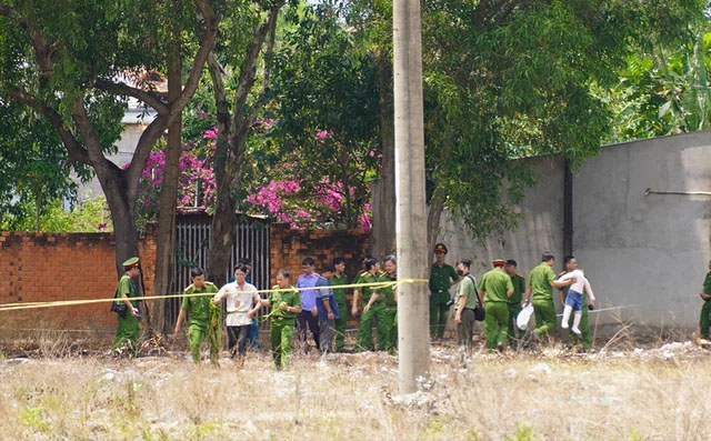 Bé gái 5 tuổi bị hiếp dâm, bóp cổ chết: Tối qua nghi phạm cùng vợ còn sang thắp hương cho cháu-1