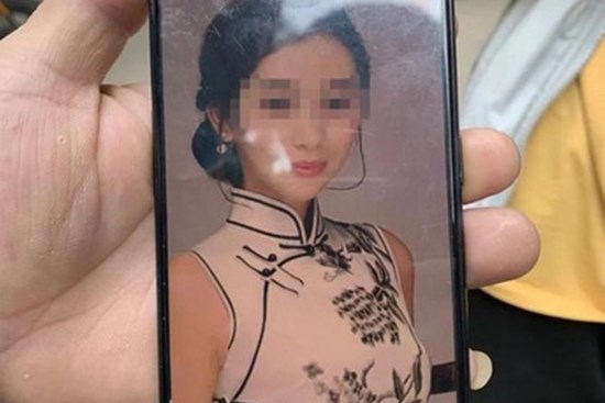 Sau cái chết bất ngờ của con gái, bố bàng hoàng phát hiện 3 tấm hóa đơn, hé lộ nguyên nhân khiến con phẫn uất đến tự sát