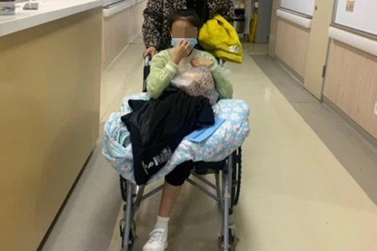 Cô gái 14 tuổi phải cắt cụt 2 chân vì ung thư xương, bác sĩ cảnh báo đây là căn bệnh nhiều người trẻ mắc phải trong độ tuổi dậy thì