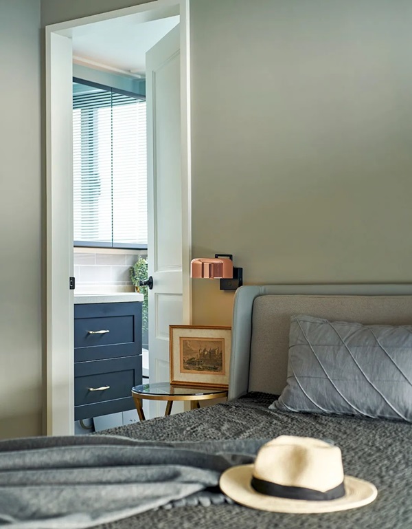 Căn hộ rộng 99m2 mang màu trà sữa + xám xanh nhạt sang trọng, lịch lãm tột bậc, nhiều không gian thoáng đãng tha hồ nghỉ ngơi-23