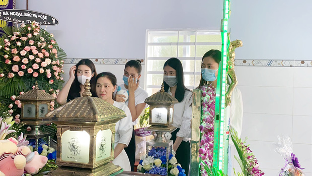 Đỗ Mỹ Linh, Tiểu Vy xót xa đến viếng bé gái 5 tuổi bị sát hại, hiếp dâm, Phương Anh tức giận gửi lời đến kẻ xấu-2