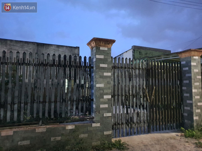 Ngôi nhà của kẻ sát hại, hiếp dâm bé gái 5 tuổi đóng kín cửa, không có người ra vào: Ổng như vậy tội cho đứa con đang đi học-2
