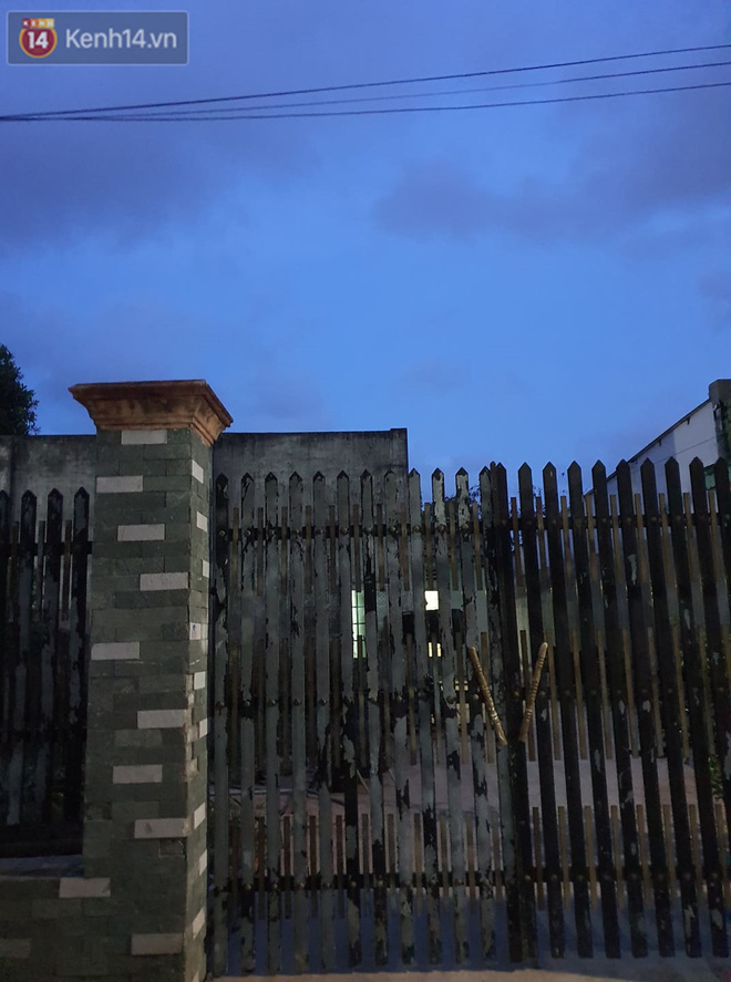 Ngôi nhà của kẻ sát hại, hiếp dâm bé gái 5 tuổi đóng kín cửa, không có người ra vào: Ổng như vậy tội cho đứa con đang đi học-3