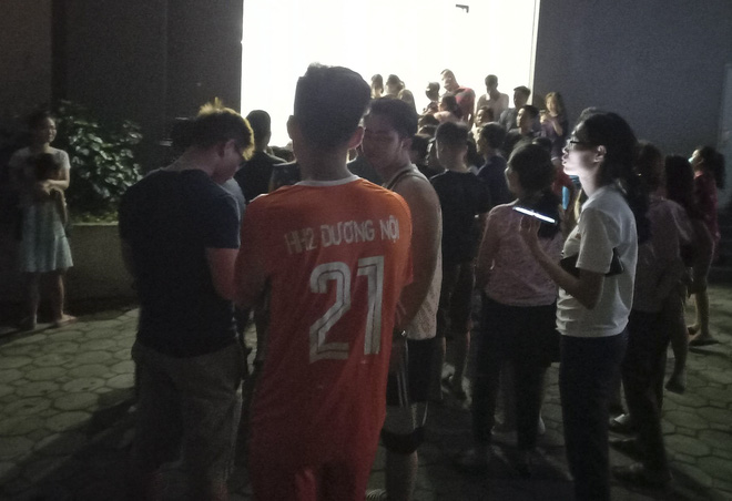 Bé gái 4 tuổi rơi từ tầng 24 chung cư ở Hà Đông xuống đất: Xác định nguyên nhân ban đầu-2