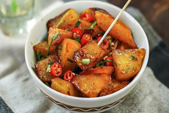 Khoai tây làm theo cách này, vừa là món ăn vặt vừa là món mặn rất đưa cơm
