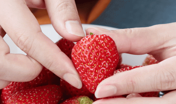 Chọn dâu tây không bị tiêm hormone, nhìn vào vị trí này là bạn sẽ biết, đừng tùy tiện mua sau khi đọc 5 mẹo dưới đây-4