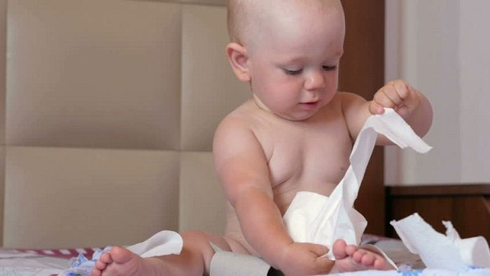 Vì sao trẻ luôn thích xé giấy? Thói quen tưởng xấu nhưng lại tốt cho trí tuệ, không phải cha mẹ nào cũng biết-1