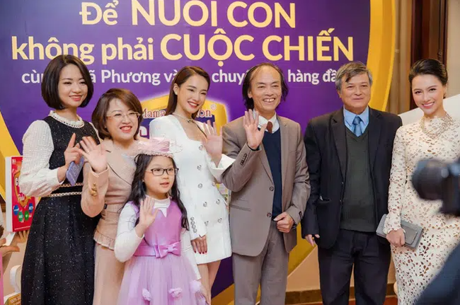 Giữa ồn ào mắc bệnh ngôi sao”, Nhã Phương bị đào lại việc từng bị nhiều người thân chê nuôi con còi-2