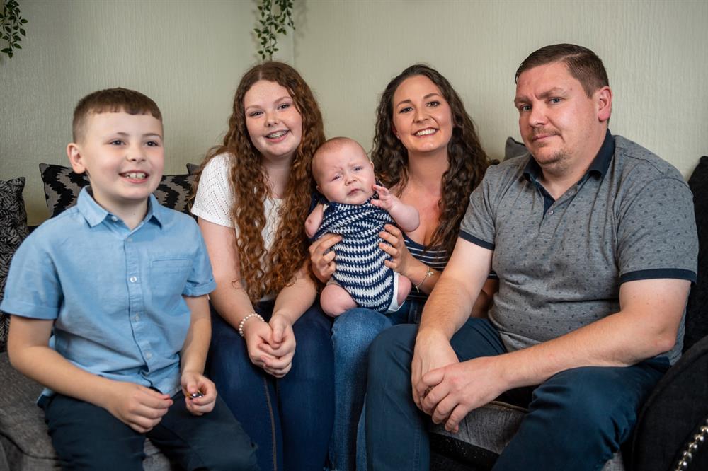 Được khuyên bỏ thai vì bé sinh ra sẽ không có chân, bà mẹ khăng khăng giữ lại con, ngoại hình đứa trẻ 11 tháng khiến ai nấy tan chảy-5