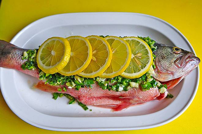 Cá hấp với thứ này đảm bảo không tanh, ngon khó cưỡng-5