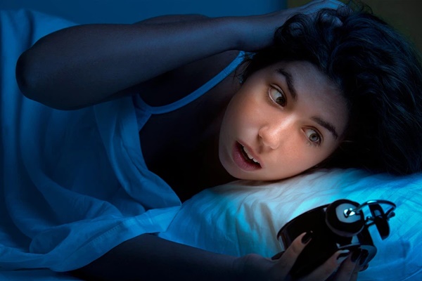 Phụ nữ tỉnh giấc vào ban đêm có nguy cơ chết trẻ cao gấp đôi, làm theo các cách này có thể giảm nguy cơ-2