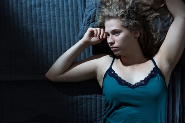 Phụ nữ tỉnh giấc vào ban đêm có nguy cơ chết trẻ cao gấp đôi, làm theo các cách này có thể giảm nguy cơ-1