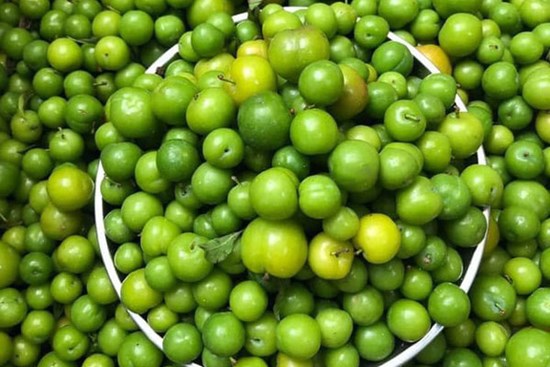 Mận cơm trượt giá còn 5.000 đồng/kg, dân mạng lại hô giải cứu