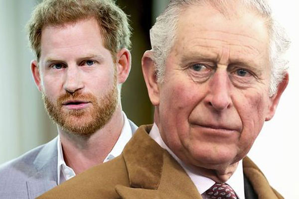 Bạn trai đi xa gửi ảnh về bảo thương nhớ, cô gái vừa nhấn vào phát hiện ngay và luôn hành vi vụng trộm-3