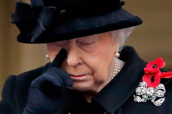 Nhờ chồng cứu chó cưng bị rơi xuống cống, vợ đấm ngực khóc tức tưởi khi tự tay đẩy người thân vào cái bẫy chết người-3