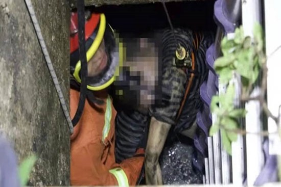 Nhờ chồng cứu chó cưng bị rơi xuống cống, vợ đấm ngực khóc tức tưởi khi tự tay đẩy người thân vào 