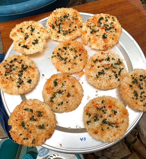 Nhà có nồi chiên không dầu mà chưa biết dùng để làm cơm cháy mỡ hành giòn rụm thì tiếc lắm các chị ơi!-6