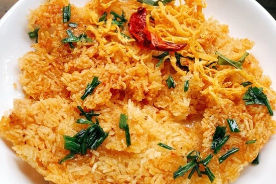 Nhà có nồi chiên không dầu mà chưa biết dùng để làm cơm cháy mỡ hành giòn rụm thì tiếc lắm các chị ơi!