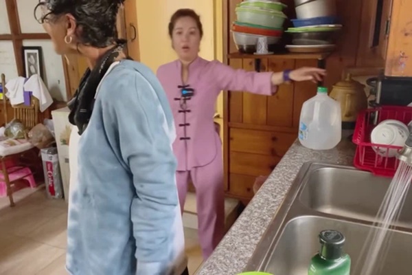 Thúy Nga nhận cựu ca sĩ Kim Ngân là chị em từ kiếp trước-4