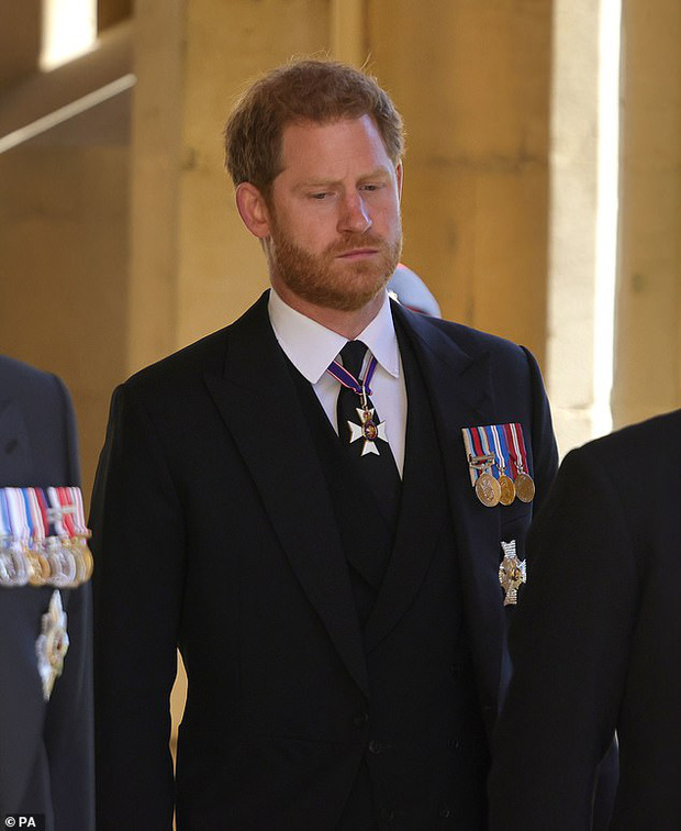 Hoàng tử Harry tức tốc về Mỹ với Meghan ngay trong ngày sinh nhật của Nữ hoàng, loạt hành động sau tang lễ Hoàng thân Philip gây thất vọng-3
