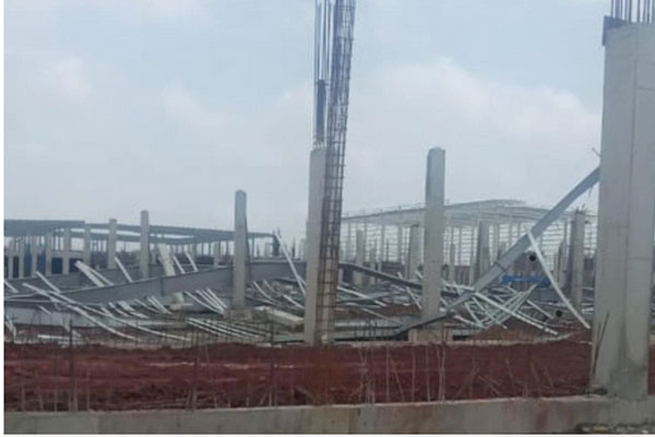 Sập tường công trình ở TPHCM, 2 người thương vong-2