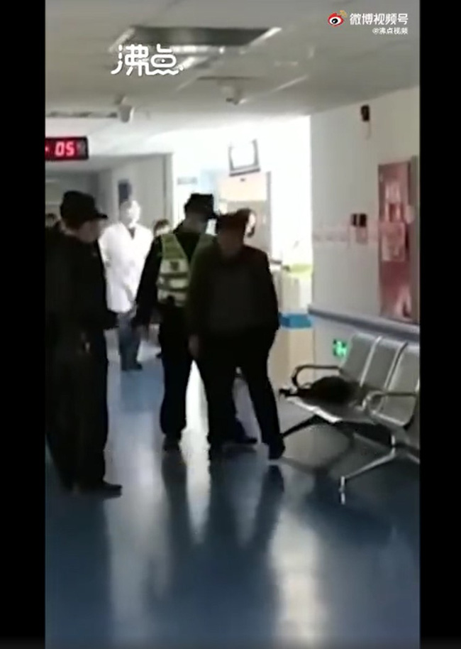 Cháu gái 3 tuổi bị ném xuống đất nứt hộp sọ vì bà nội xích mích với hàng xóm, lời khai của tên ác nhân khiến dân tình càng điên tiết hơn-3