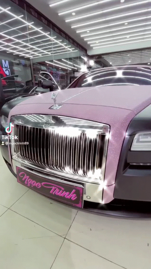 SIÊU XE Roll Royce hơn 30TỶ màu hồng của NGỌC TRINH có gì ĐẶC BIỆT  Ông  Bầu Showbiz  YouTube