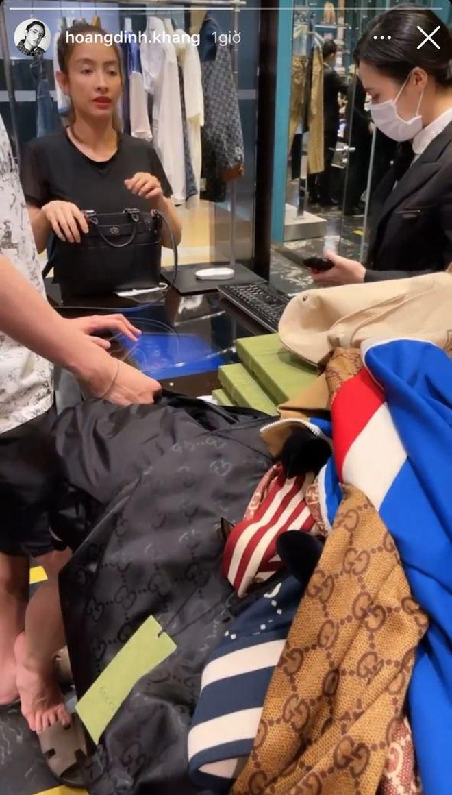 Thiếu gia Sài Gòn được mẹ dắt đi sắm sanh, hàng hiệu mà mua cả lố như mình săn đồ si-2