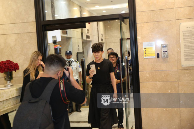 Lý do Nathan Lee mặc váy đen lồng lộn đến đại chiến đọ siêu xe với Ngọc Trinh-1