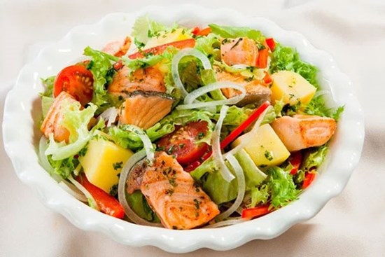 Học được cách làm salad siêu ngon này sau 10 ngày tôi giảm tới 3cm vòng eo!