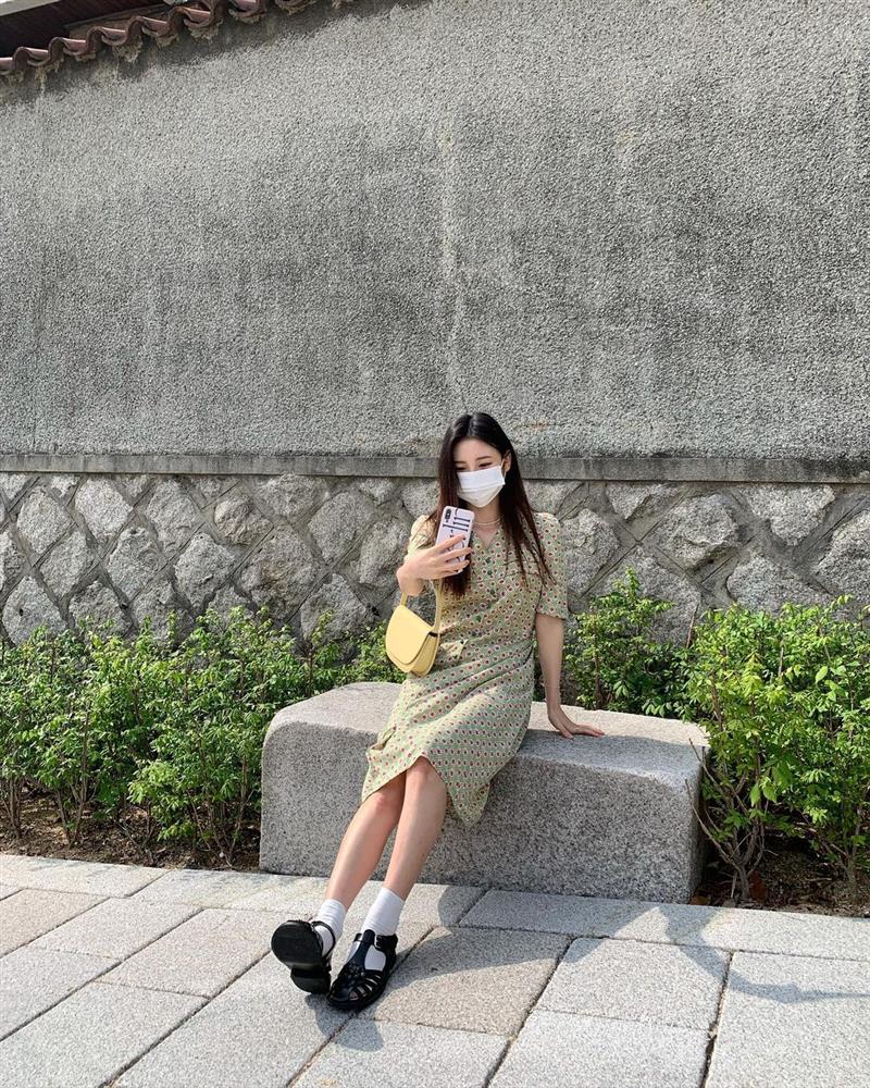 10 công thức diện váy hoa xinh mê tơi từ hội gái Hàn, phải lưu ngay để Hè này còn áp dụng-6