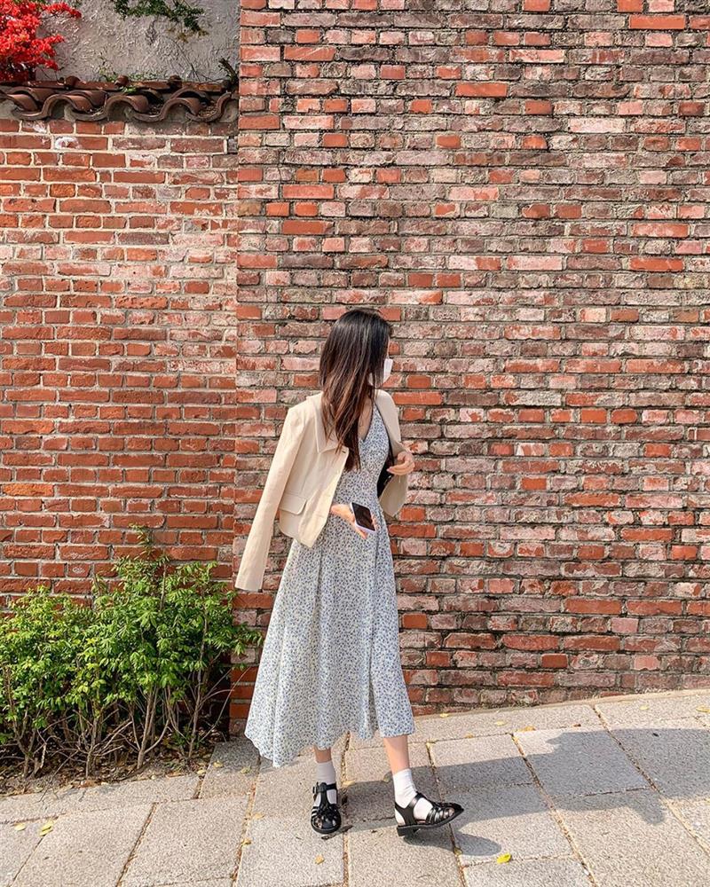 10 công thức diện váy hoa xinh mê tơi từ hội gái Hàn, phải lưu ngay để Hè này còn áp dụng-7