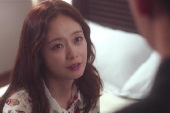 Chết đắng khi vợ trẻ xinh đẹp đắm đuối với ông hàng xóm trung niên làm bảo vệ