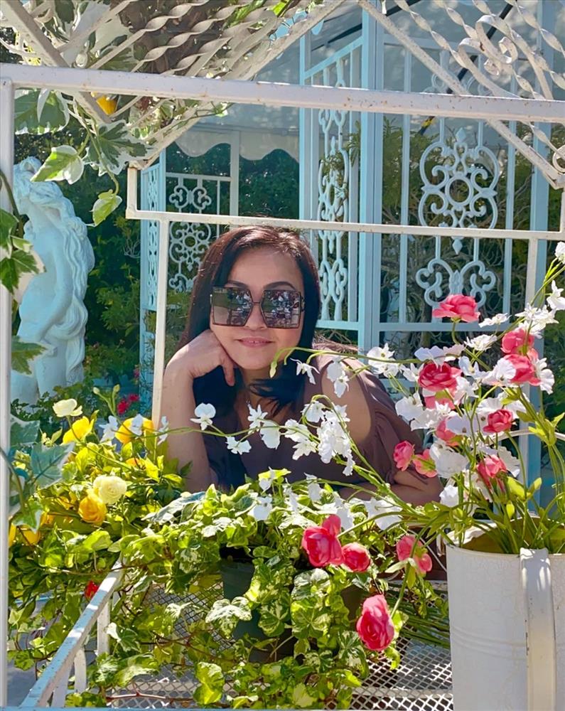 Cách bài trí sân vườn tươi mát và nhiều hoa của danh ca Hương Lan-13