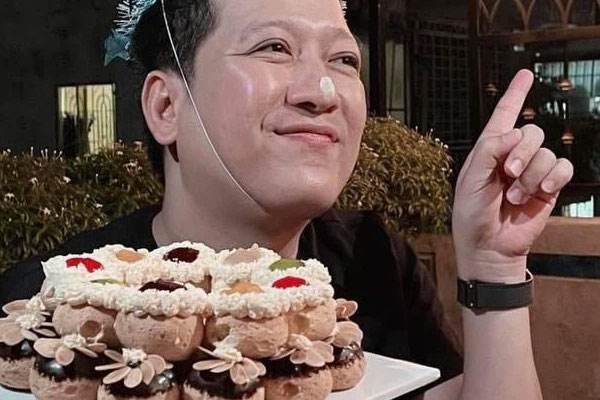 Trường Giang ôm hôn Nhã Phương trước mặt Hòa Minzy và hội bạn trong tiệc sinh nhật, nhìn mẹ bỉm biết ngay hạnh phúc cỡ nào-6