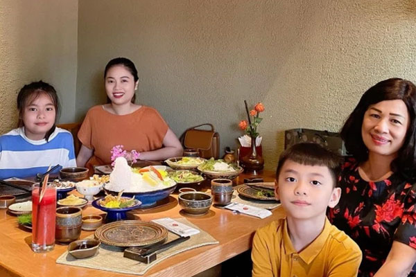 Hằng Túi bất ngờ chia sẻ bên lề vụ chị họ người hùng Nguyễn Ngọc Mạnh tử vong, đáng chú ý là câu nói từ bố của hot mom khi con gái nhắc về chuyện ly hôn-3