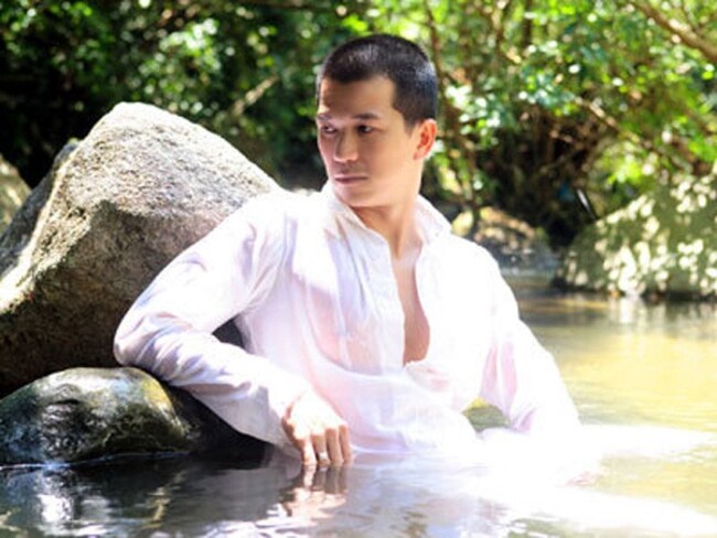 Quách Phú Thành” Việt Nam: 52 tuổi vẫn độc thân, bỏ hát đi cắt tóc tại Mỹ-1