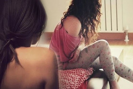 Bi kịch hôn nhân của cô gái 19 tuổi lên xe hoa và nụ hôn cuồng nhiệt đêm mưa gió thay đổi hoàn toàn thế giới quan