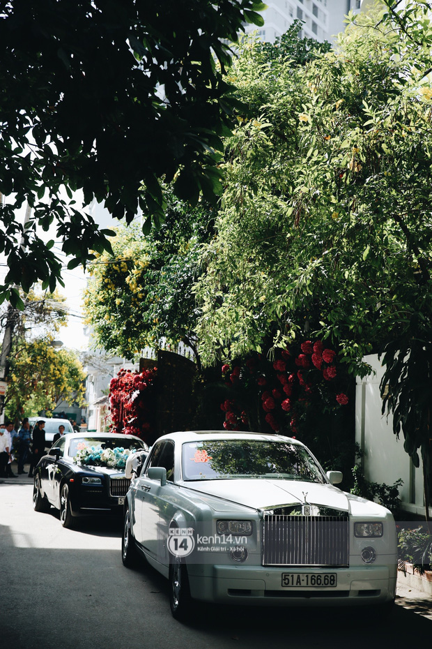 Một cặp vợ chồng giới siêu giàu Việt nhìn cuộc chiến gôn goi của Nathan Lee và Ngọc Trinh chắc mắc cười lắm, vì họ có cả BST Roll Royce luôn rồi!-3