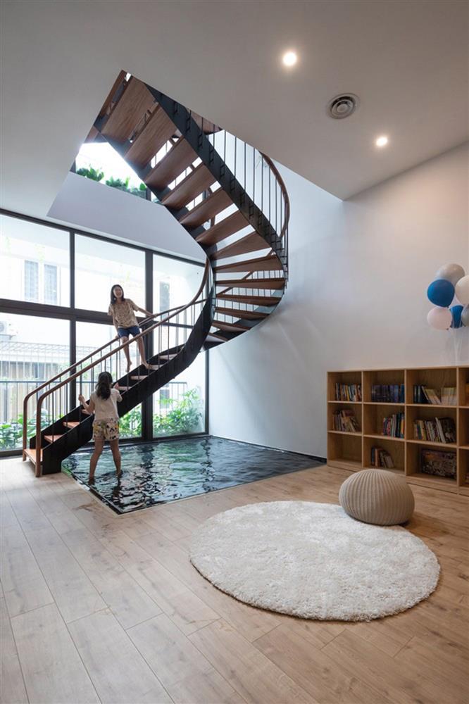 Ngôi nhà phố có cầu thang độc đáo đi trên mặt nước-8