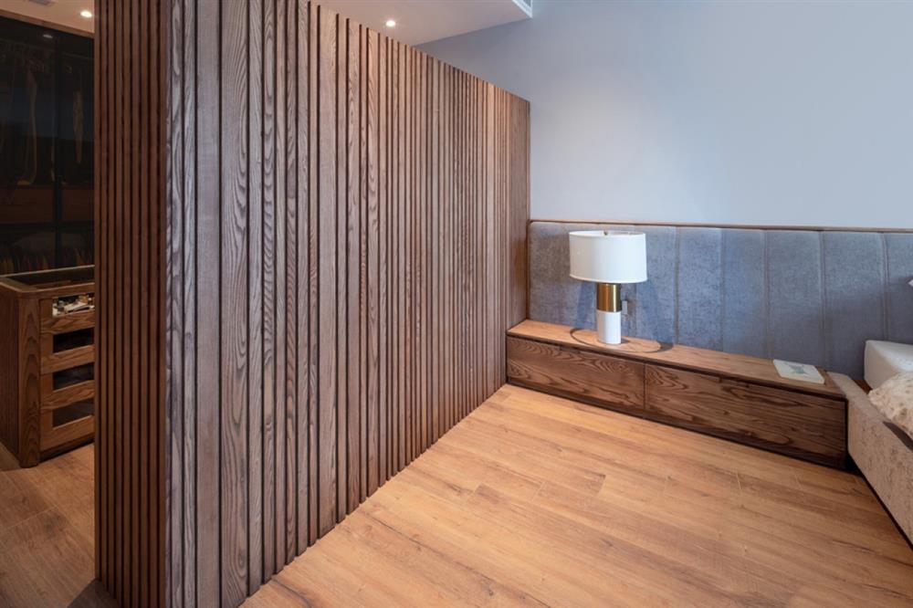 Ngôi nhà phố có cầu thang độc đáo đi trên mặt nước-11