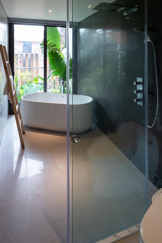 Ngôi nhà phố có cầu thang độc đáo đi trên mặt nước-12