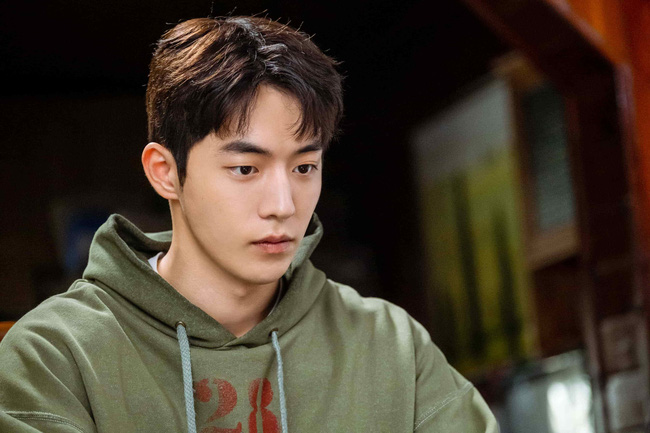 Trời nắng to nhưng đôi giày của chồng ướt nhẹp, tôi hỏi thì anh đáp 1 câu hé lộ bí mật ngoại tình khủng khiếp-2