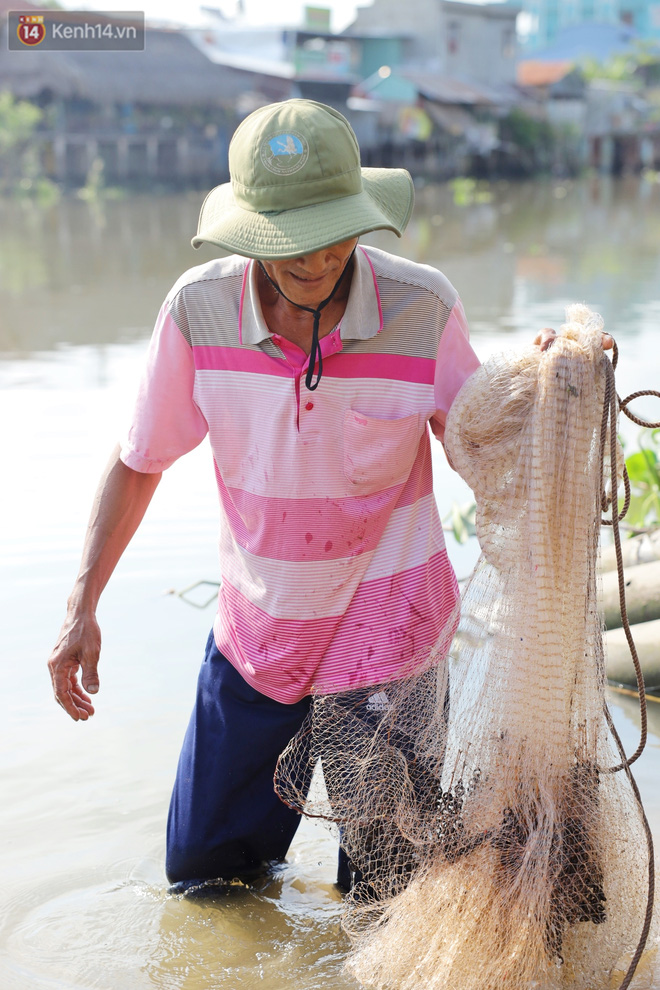 Vợ chồng nhặt ve chai ở miền Tây trả lại tiền tỷ cho người đánh rơi: Lỡ người ta tự tử thì sao? Mình nghèo thì chịu đi, hông lấy của ai hết trơn á!-12