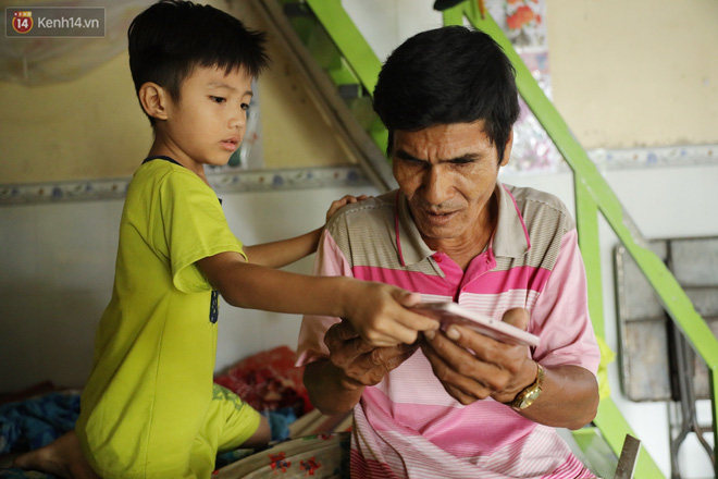 Vợ chồng nhặt ve chai ở miền Tây trả lại tiền tỷ cho người đánh rơi: Lỡ người ta tự tử thì sao? Mình nghèo thì chịu đi, hông lấy của ai hết trơn á!-17