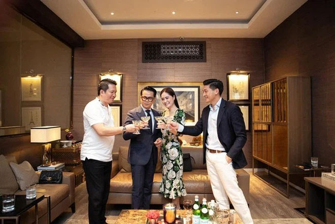 Nữ đại gia khoe cây đu đủ mọc trái ngang ngược trong vườn nhà, dân mạng nhìn vào liền phán 1 câu: Chỉ nhà giàu mới có!-2