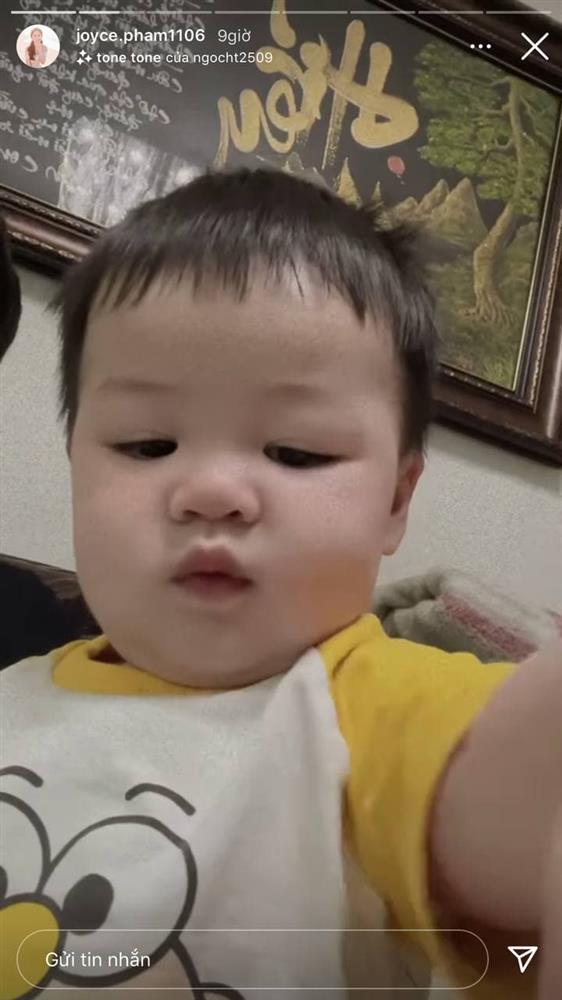 13 tháng tuổi đã chập chững biết đi, cháu ngoại đại gia Minh Nhựa khiến fan đổ rầm rầm vì đôi má phính siêu cute-11