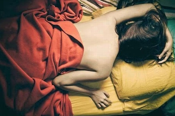 Tưởng chồng trục trặc, vợ&nbsp;ra ngoài ăn vụng cũng... nhạt thếch-1